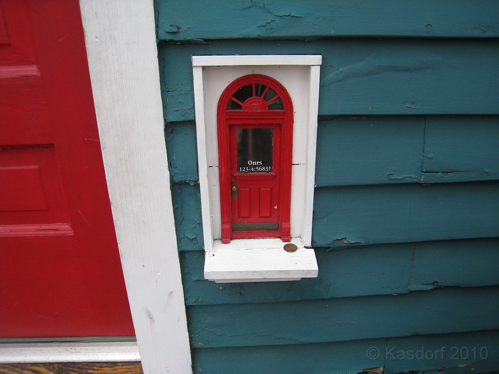 Shamrocks and Shenanigans 5K 2010 0960.jpg - The 2010 Shamrocks and Shenanigans 5K race in Ann Arbor MI. Cool and damp, and crowded. One of the fairy doors located around Ann Arbor.